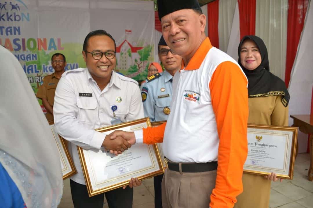 Loka Batam, Terima Penghargaan Responsif Terhadap Anak. Loka Batam, Terima Penghargaan Responsif Terhadap Anak.