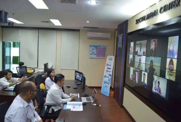 Deputi Pencegahan BNN Pantau Aktivitas Staf Yang Bekerja Di Rumah Melalui Video Conference Deputi Pencegahan BNN Pantau Aktivitas Staf Yang Bekerja Di Rumah Melalui Video Conference