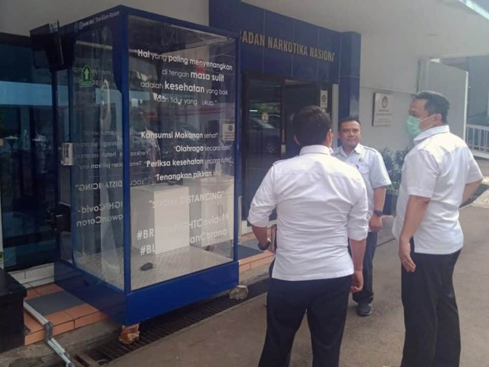 Wakil Ketua Satgas Covid-19 Serahkan Bilik Disinfektan Untuk Balai Besar Rehabilitasi BNN Lido