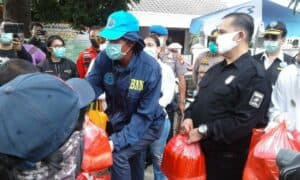 Cegah Ojol Tergiur Bandar Narkoba Deputi Pemberantasan BNN Bagikan 400 Paket Sembako Gratis