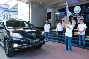 BNN dan Komunitas Mobil Blank Blend Thonk Salurkan Bantuan di Banten