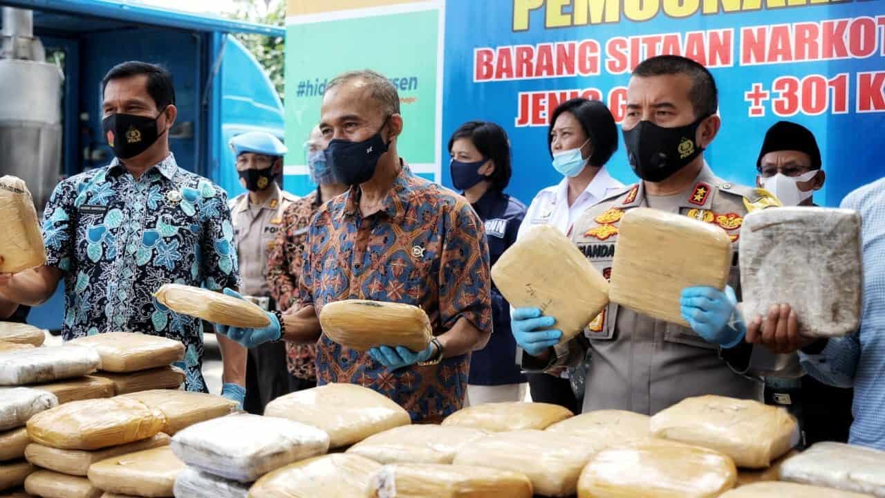 Kepala BNN RI Saksikan Pemusnahan 301 Kilogram Ganja Di BNNP Banten
