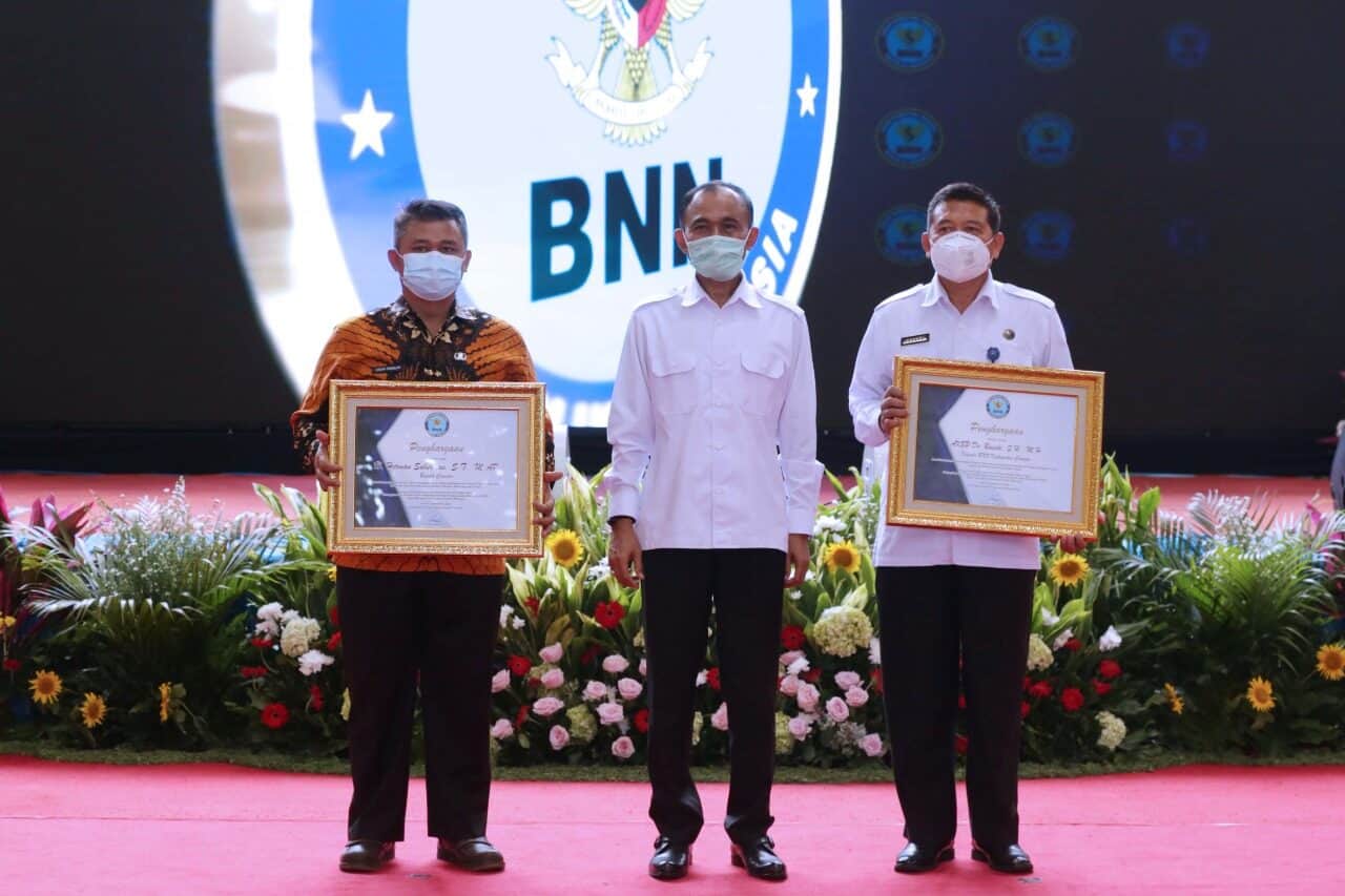 BNN Berikan Penghargaan Kepada Bupati dan Kepala BNNK Cianjur Atas Dukungan Penuh P4GN
