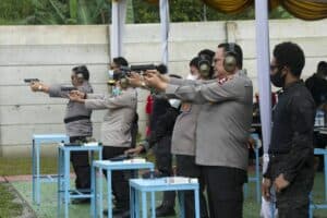 Kepala BNN RI Beserta Seluruh Kepala BNN Provinsi Mengikuti Pelatihan Menembak