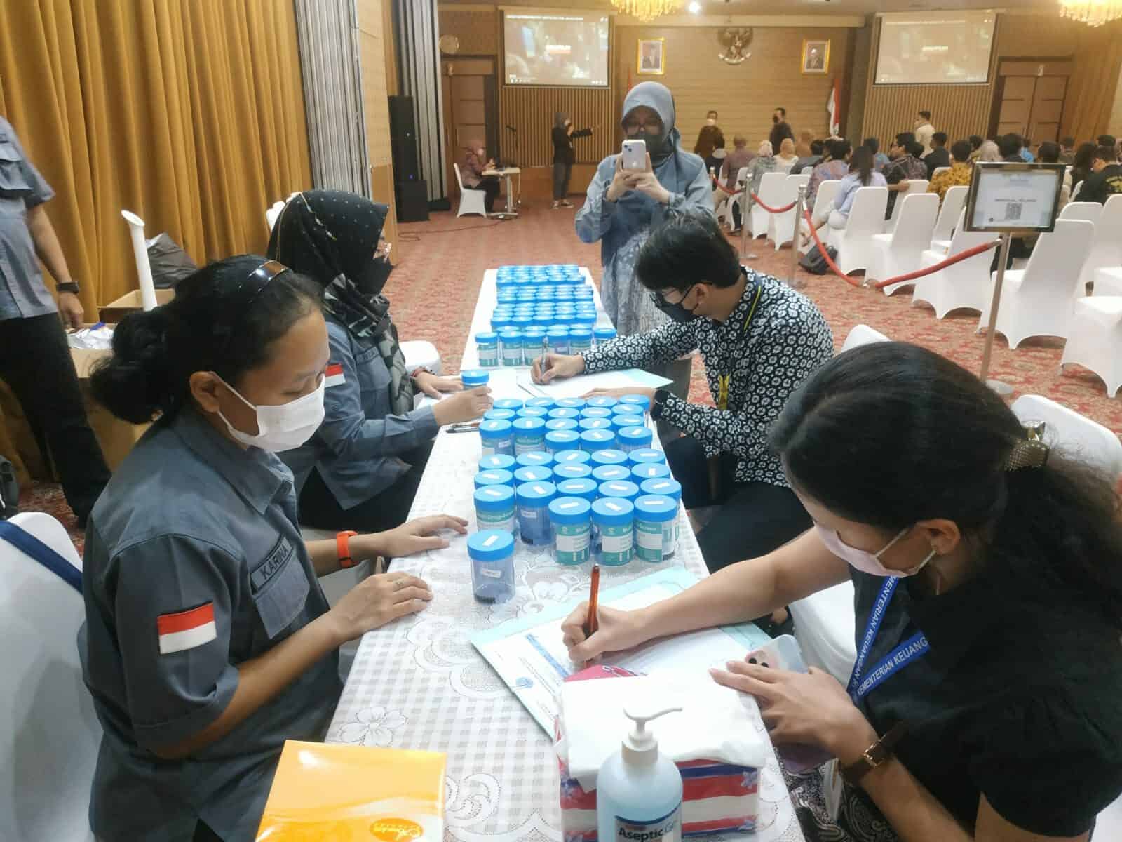 Pegawai Kantor Pelayanan Pajak (KPP) Pratama Tambora Jakarta Gelar Tes Urine