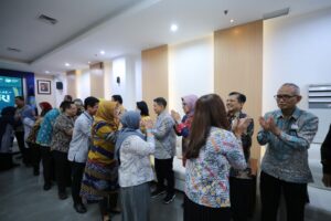 Perkuat Kebersamaan, Pimpinan dan Staf di BNN RI Saling Bermaaf-maafan