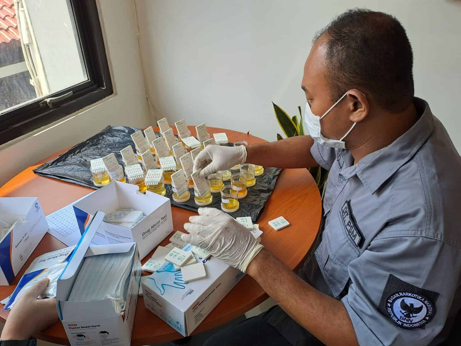 Deteksi Dini Penyalahgunaan Narkoba melalui Tes Urine bagi Pegawai Balai Pengelolaan Pengujian Pendidikan Kementerian Pendidikan dan Kebudayaan, Riset dan Teknologi