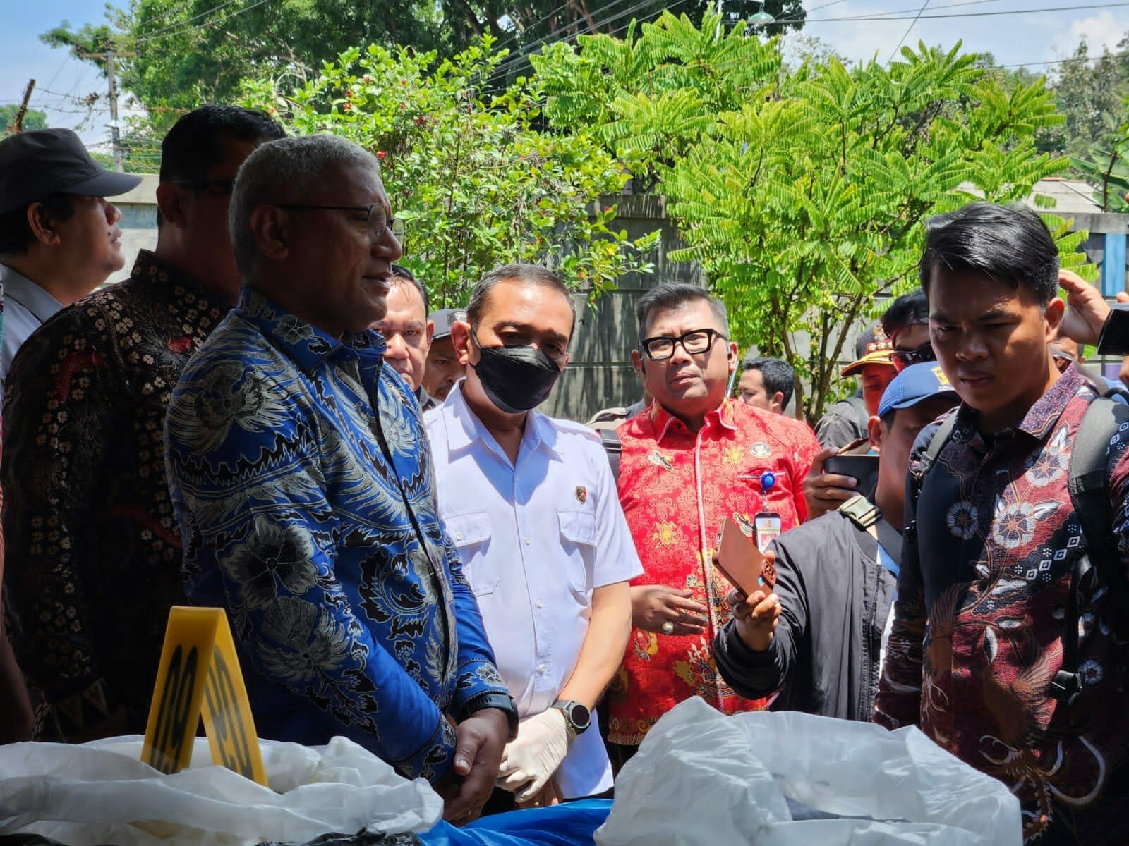 LAGI, APARAT KEMBALI TEMUKAN PABRIK OBAT-OBATAN TERLARANG DI TENGAH PEMUKIMAN WARGA