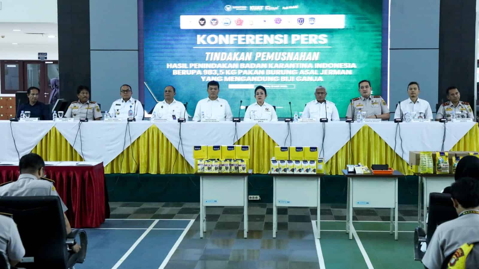 KEPALA BNN RI HADIRI PEMUSNAHAN PAKAN BURUNG MENGANDUNG BIJI GANJA
