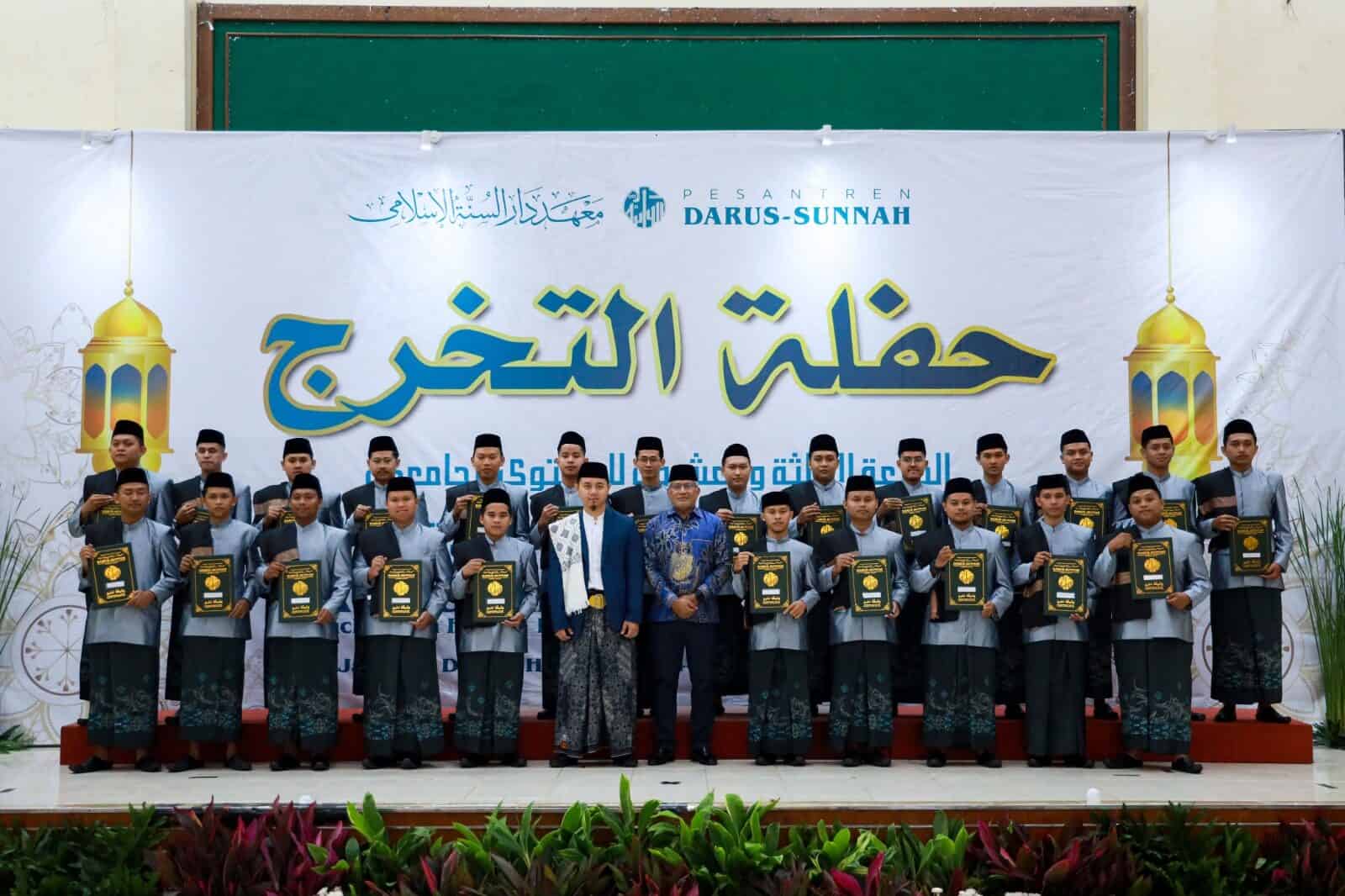 HADIRI WISUDA SANTRI, KEPALA BNN RI BERHARAP WISUDAWAN MENJADI DA’I
