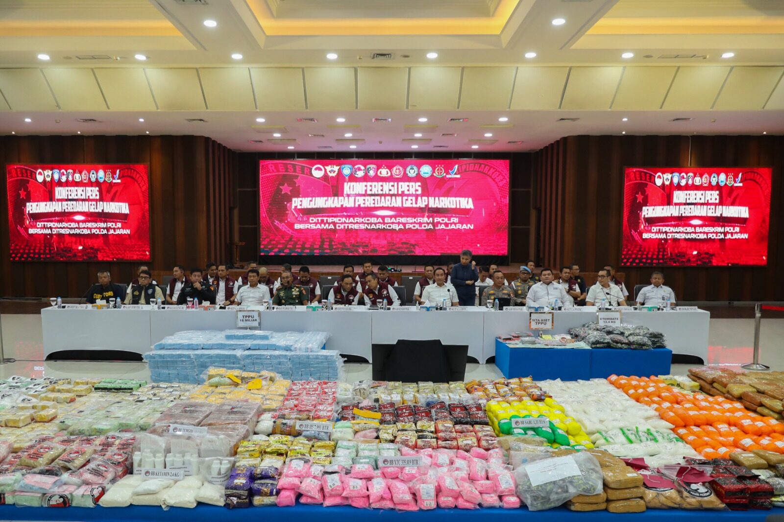 SINERGI KIAN SOLID, KEPALA BNN RI HADIRI PENGUNGKAPAN KASUS NARKOBA SKALA BESAR OLEH BARESKRIM POLRI