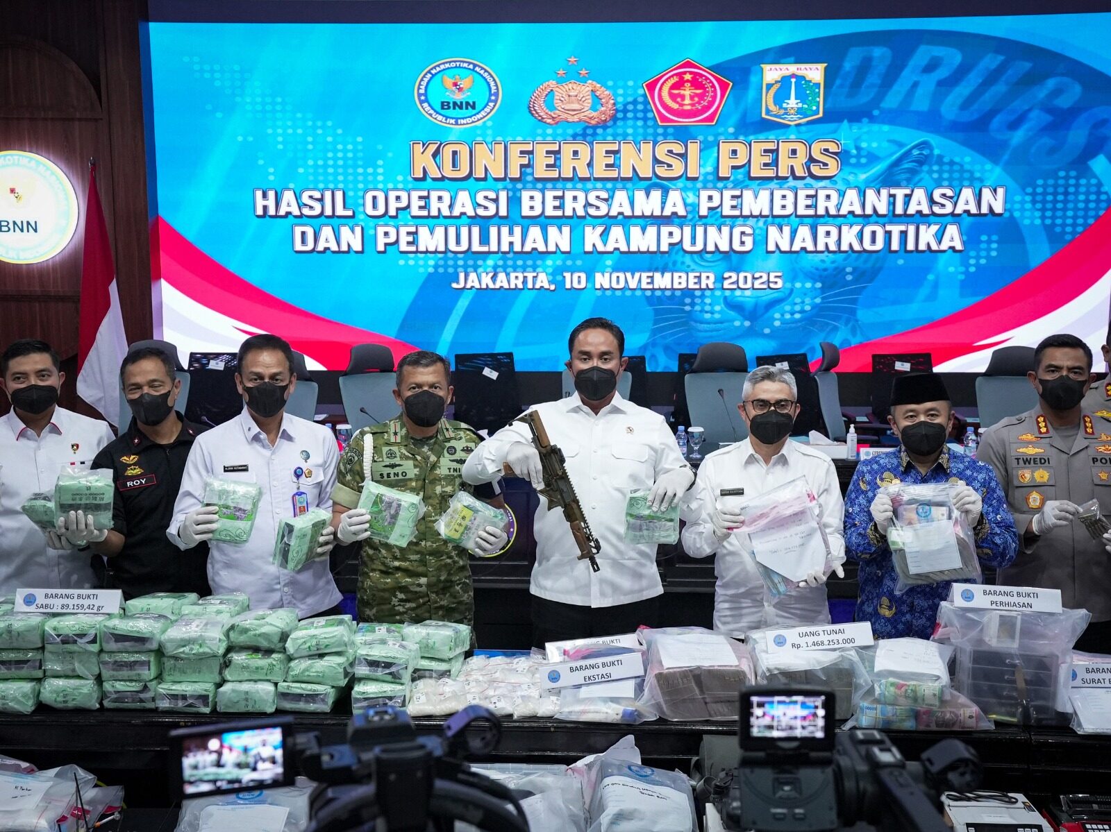 OPERASI BERSAMA PEMBERANTASAN DAN PEMULIHAN KAMPUNG NARKOBA SINERGI BNN-POLRI-TNI-PEMERINTAH DAERAH DALAM SPIRIT “WAR ON DRUGS FOR HUMANITY”