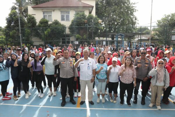 BNN GELAR PEMULIHAN KAMPUNG HARAPAN BERSINAR MELALUI SENAM SEHAT DAN BAKTI SOSIAL