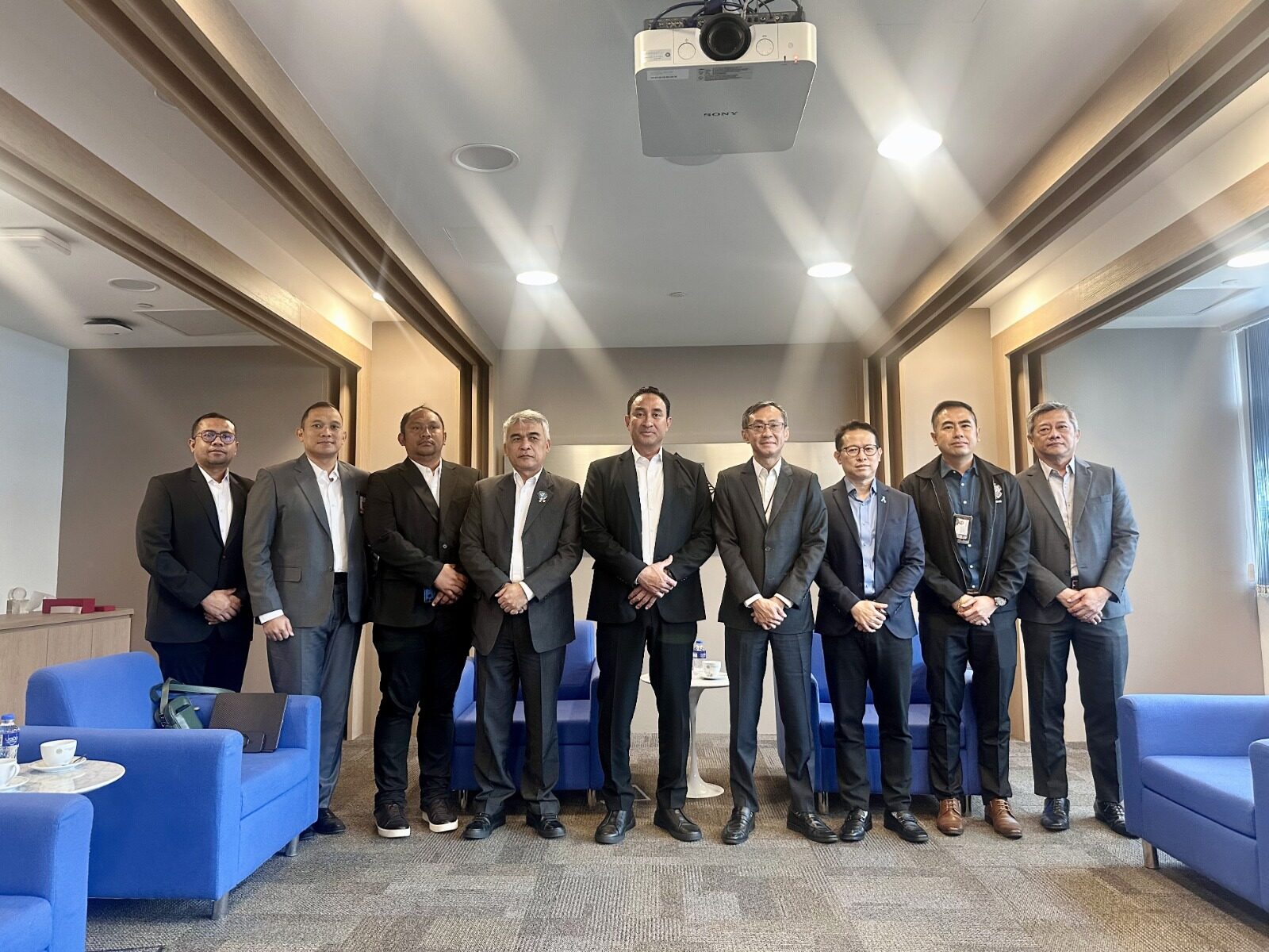 BNN DAN CNB SINGAPURA PERKUAT SINERGI HADAPI TANTANGAN PENCUCIAN UANG KASUS NARKOTIKA