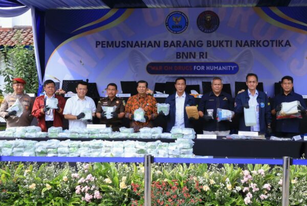 BNN MUSNAHKAN BARANG BUKTI NARKOTIKA 103 KILOGRAM DAN 990 MILILITER MDMB-4EN-PINACA