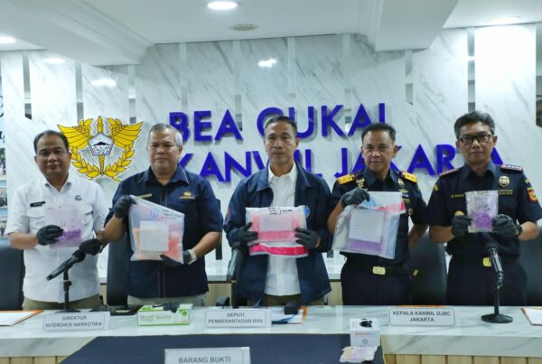BNN BERSAMA BEA DAN CUKAI BERHASIL UNGKAP KASUS PENGIRIMAN 1.907,2 GRAM EKSTASI