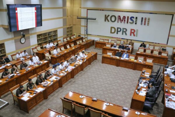 BNN PAPARKAN PENANGANAN KASUS PENYELUNDUPAN 1,9 TON SABU DALAM RDP KOMISI III DPR RI