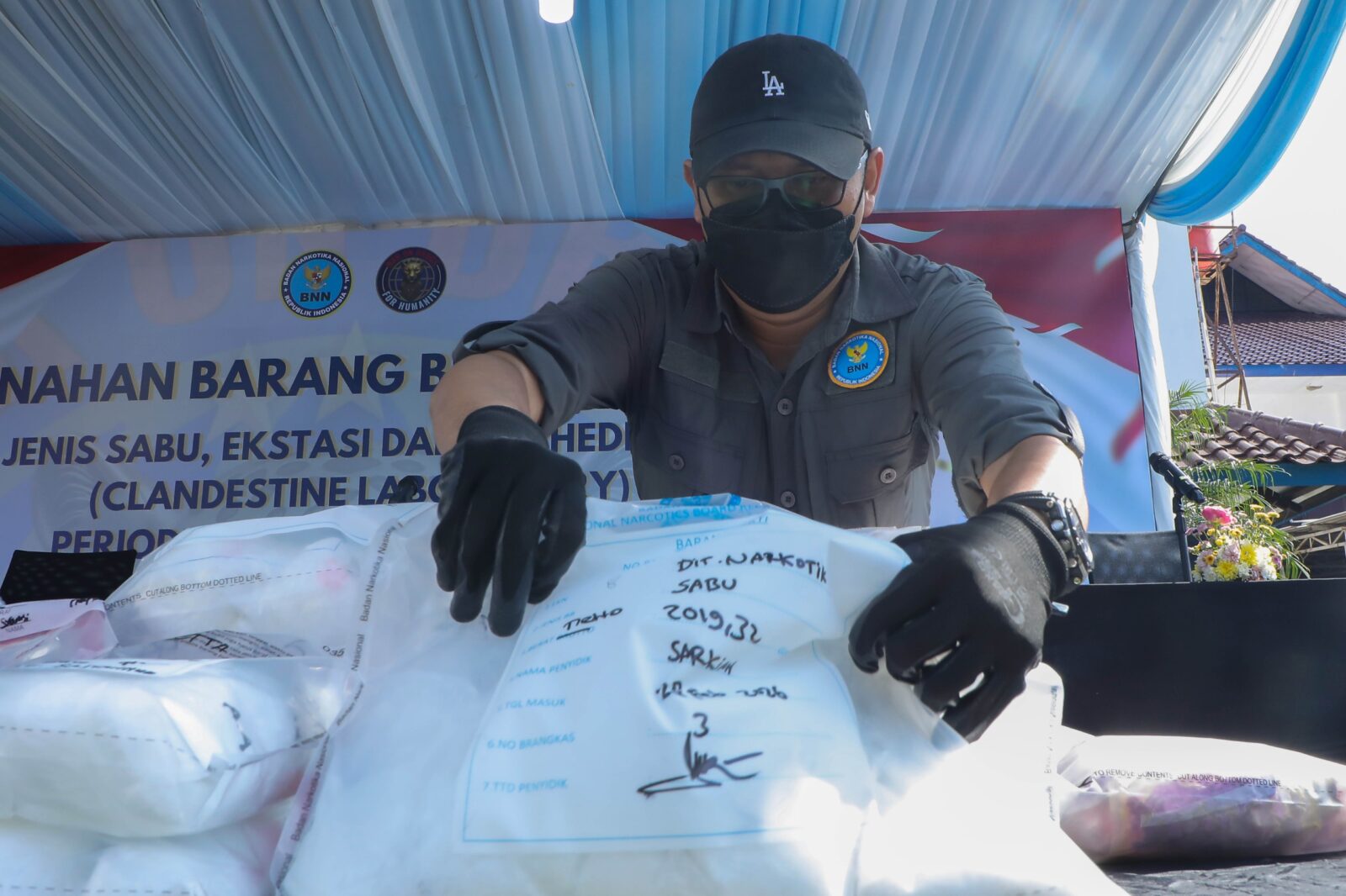 BNN MUSNAHKAN 35 KG BARANG BUKTI NARKOTIKA HASIL UNGKAP KASUS DI BANDARA DAN CLANDESTINE LABORATORY DI BALI