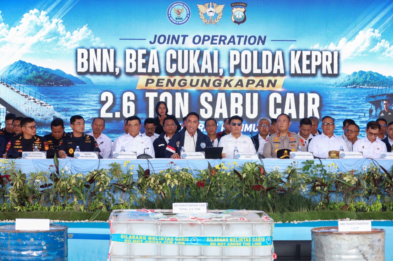 OPERASI GABUNGAN UNGKAP 2,6 TON CAIRAN MENGANDUNG METAMFETAMIN DI KAPAL MV OCEAN PORTER BERBENDERA TANZANIA