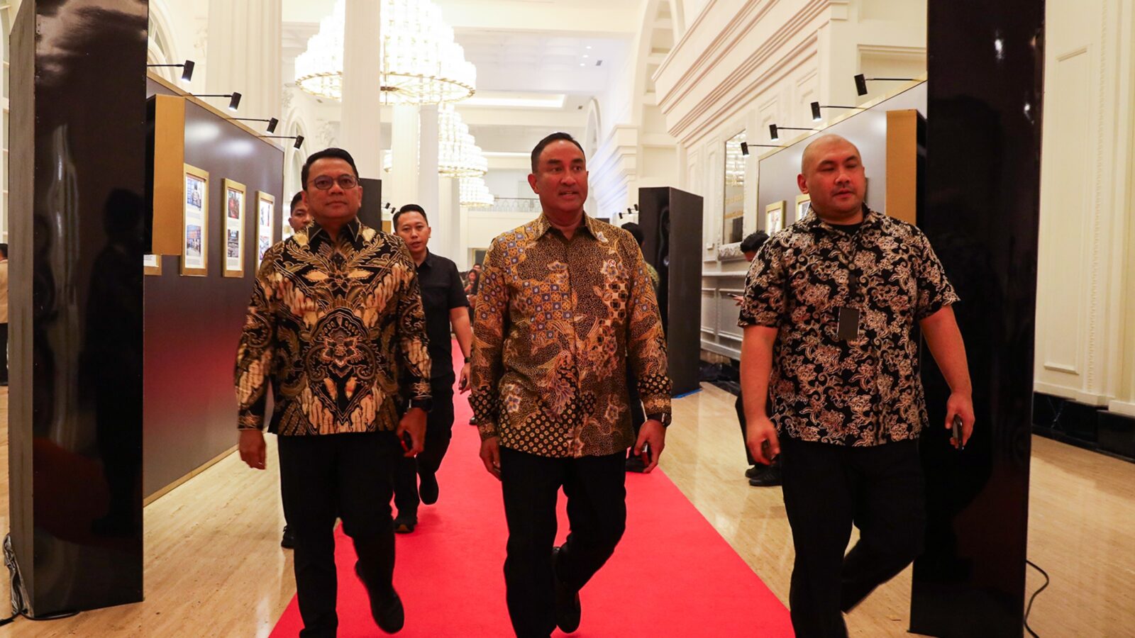 KEPALA BNN RI HADIRI MALAM PENGANUGERAHAN HOEGENG AWARDS 2026
