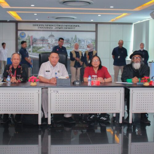 SUARAKAN PENCEGAHAN MELALUI SENI TRADISIONAL, BNNP JAWA BARAT SUKSES GELAR PENJURIAN PASANGGIRI AGUNG NGAWIH SINOM “NARKOBA MUSUH BANGSA”